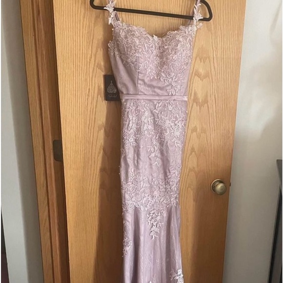 Beautiful dusty lavender dress. Corset back. Brand new never worn. Size 0/2 - Picture 1 of 5
